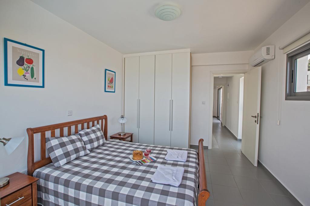 Jenny Villa 23 Полис Номер фото