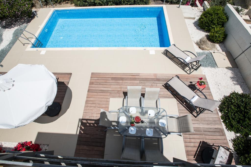 Jenny Villa 23 Полис Номер фото